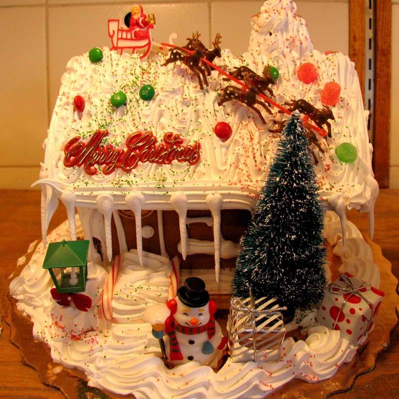 bennisons-bakery-christmas-gingerbread-house