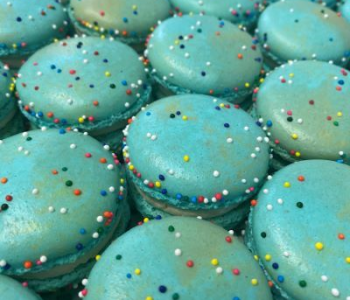 birthday cake macaron